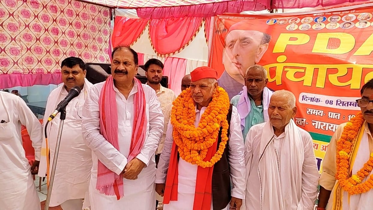 PDA Panchayat in Narayanpali: SP leaders corner the government over inflation and soil erosion.