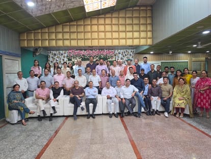 हिमाचल प्रॉसिक्यूटर्स वेलफेयर एसोसिएशन की बिलासपुर में आयोजित बैठक में मौजूद पदाधिकारी और अन्य।