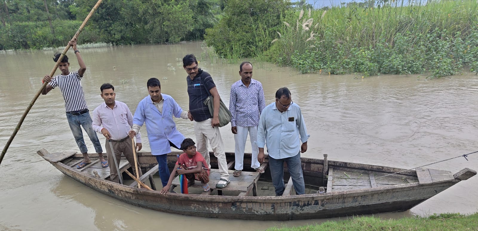 इसी नाले में दिखा मगरमच्छ