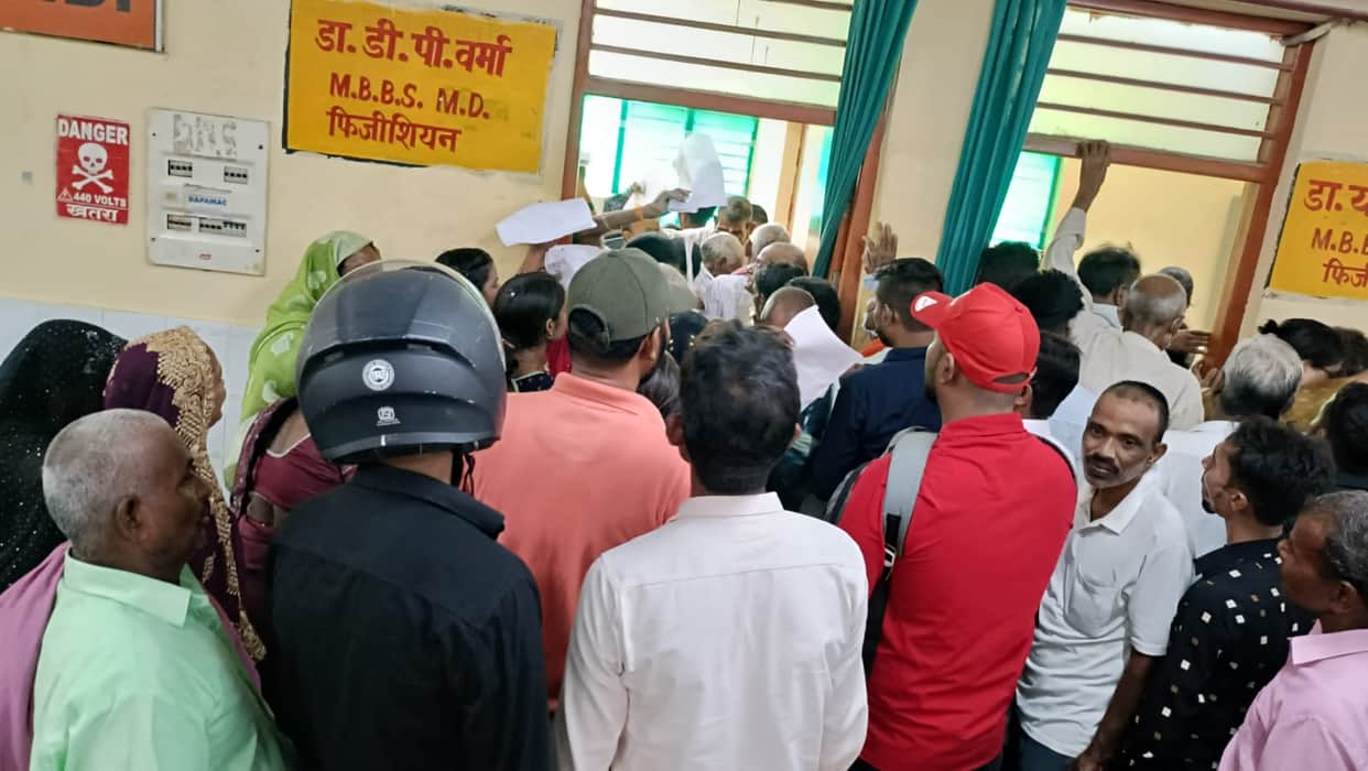 Surge in illnesses; crowds throng the OPD