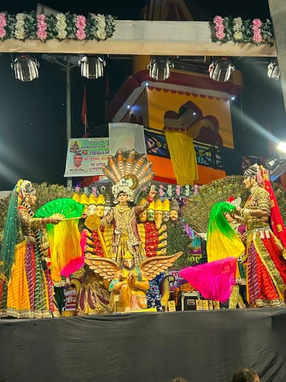 जन्माष्टमी के उपलक्ष में आयोजित कार्यक्रम में सजी झांकी । (स्रोत आयोजक) फलावदा