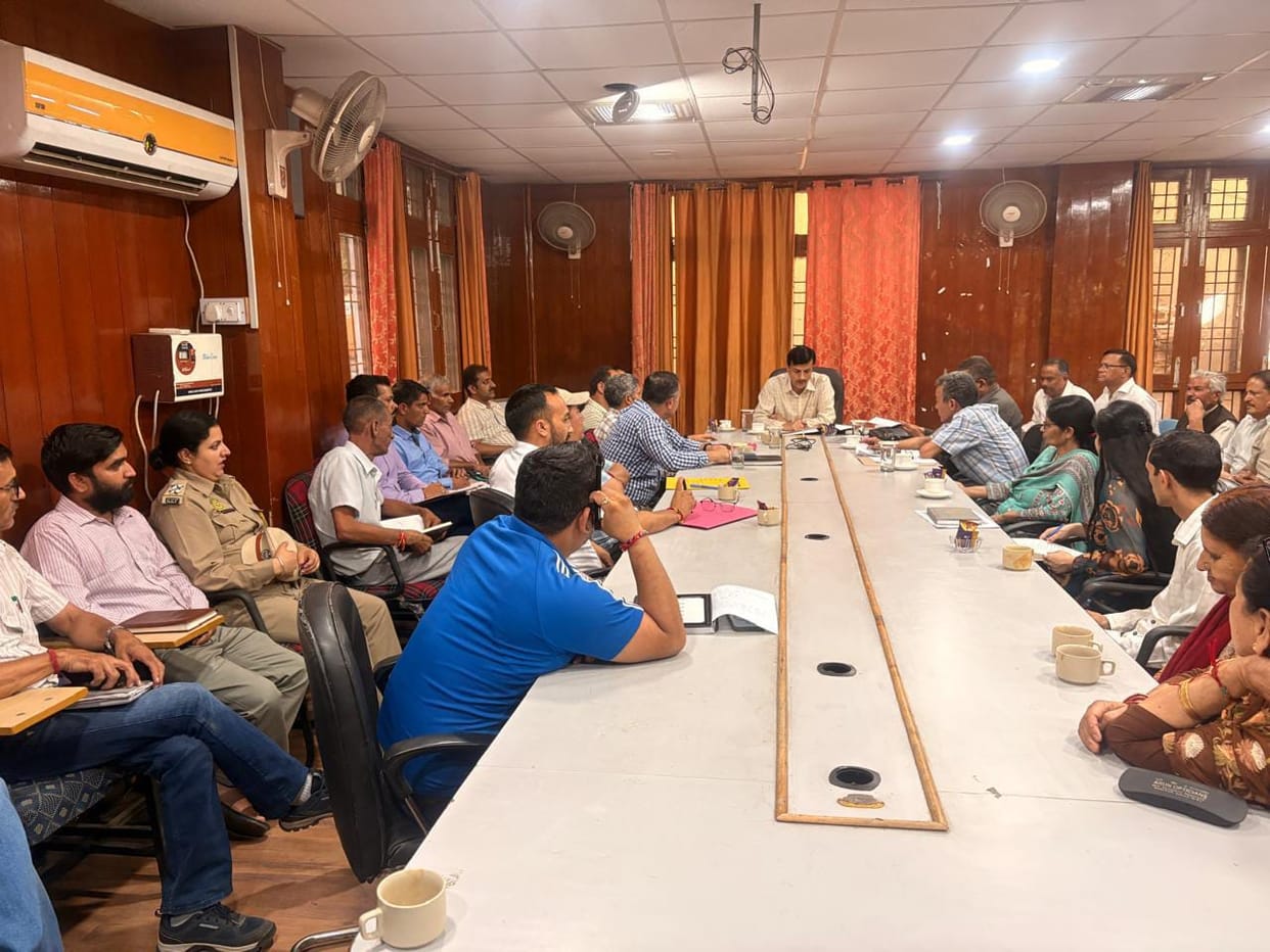 Pensioners raised issues related to the city's problems.