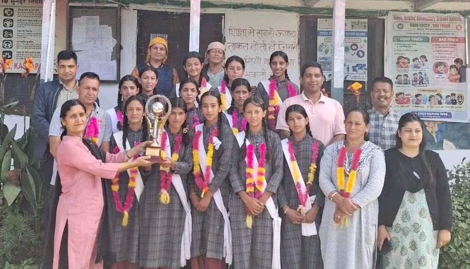 The players were welcomed with flower garlands upon their arrival at Kashapat School