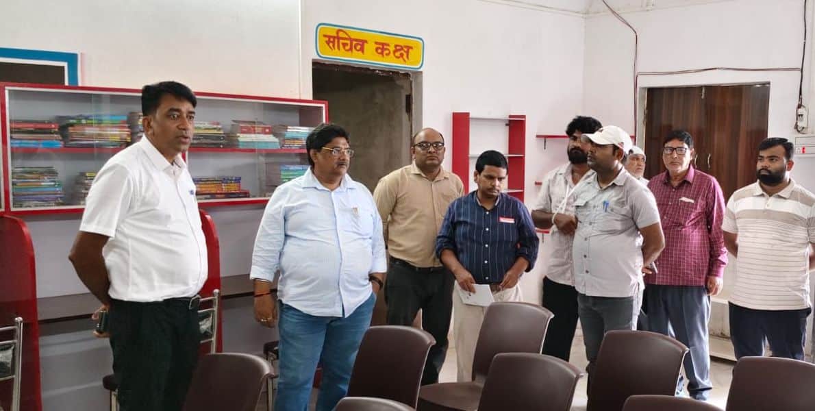 Siddharthnagar News: Attendance register missing during inspection; warning of action issued