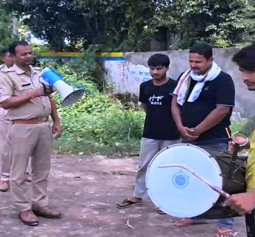 Two accused persons were externed from the district; public announcements were made, and they were expelled beyond the district boundaries.