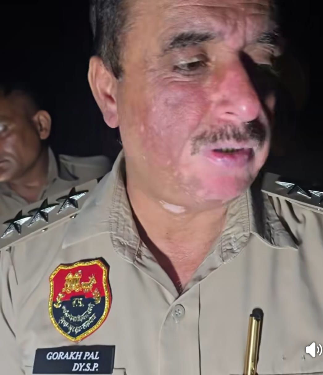 Encounter between police and criminals on canal bank in Asandh; bullet hits leg.