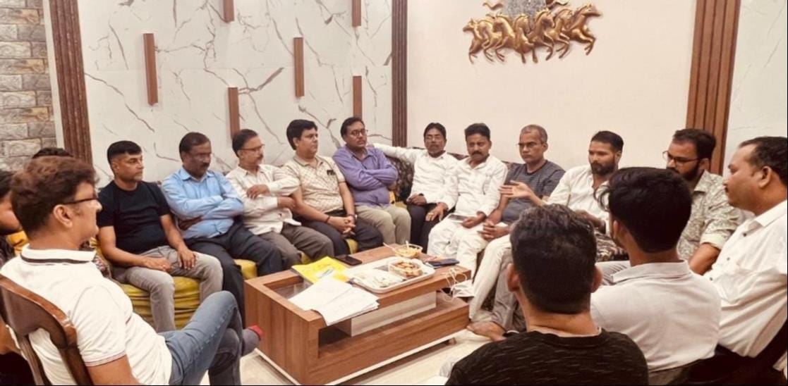 नगर के सहादतपुरा में  सर्राफा सेवा समिति एवं ऑल इंडिया युवा ज्वैलर्स एसोसिएशन की एक बैठक में मौ