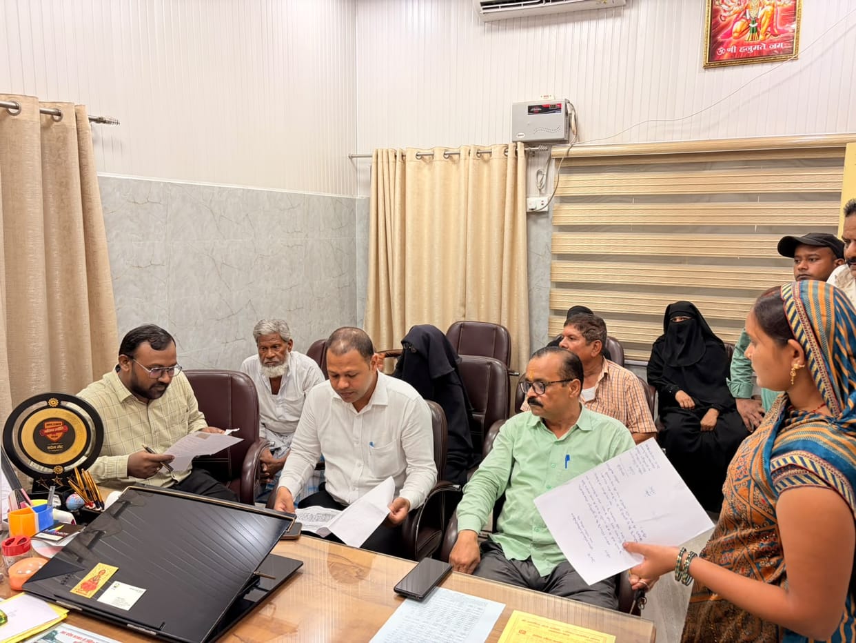Thirteen complaints were received by the municipality; eight were resolved on the spot.