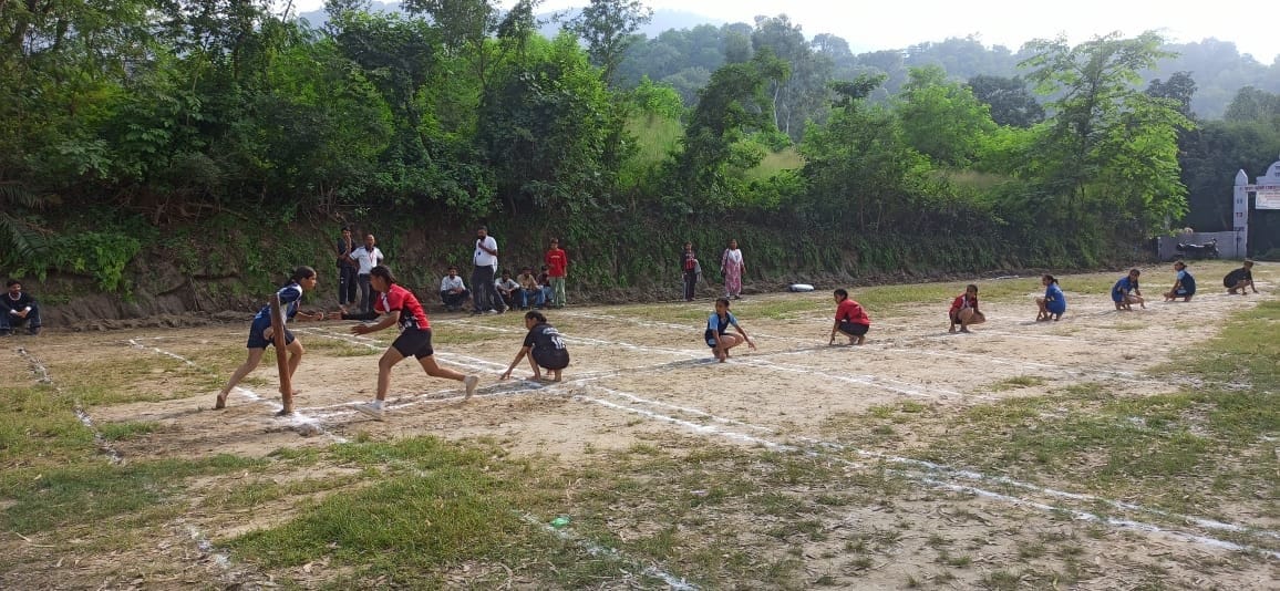नकराणा स्कूल में खंड स्तरीय खेलकूद प्रतियोगिता में खो-खो में दमखम दिखाती हुई खिलाड़ी।
