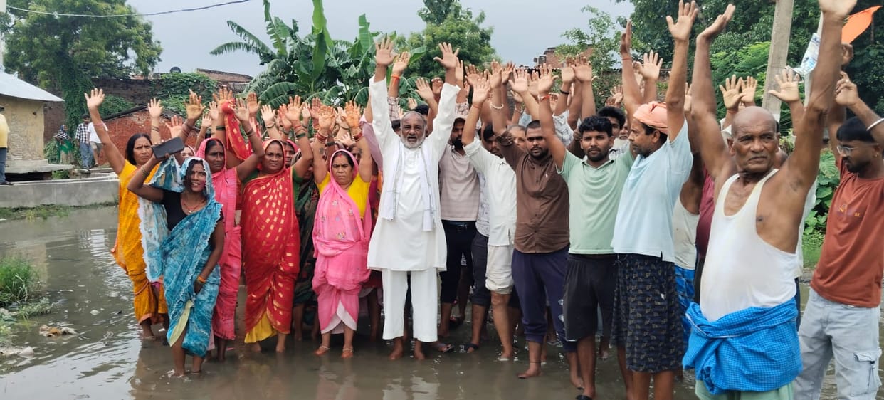 People demonstrated for drainage