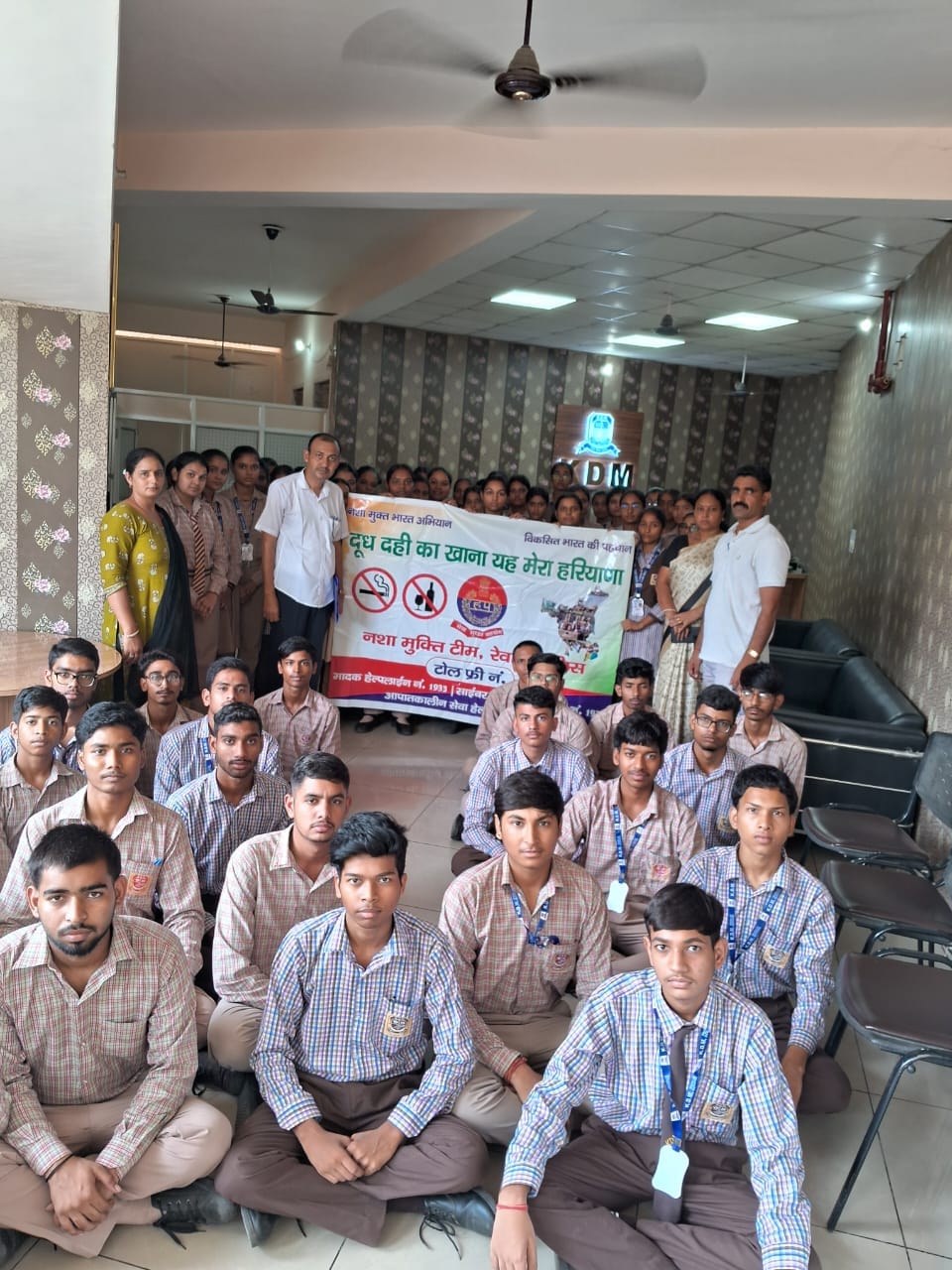 Students were informed about protection against substance abuse and cybercrime.