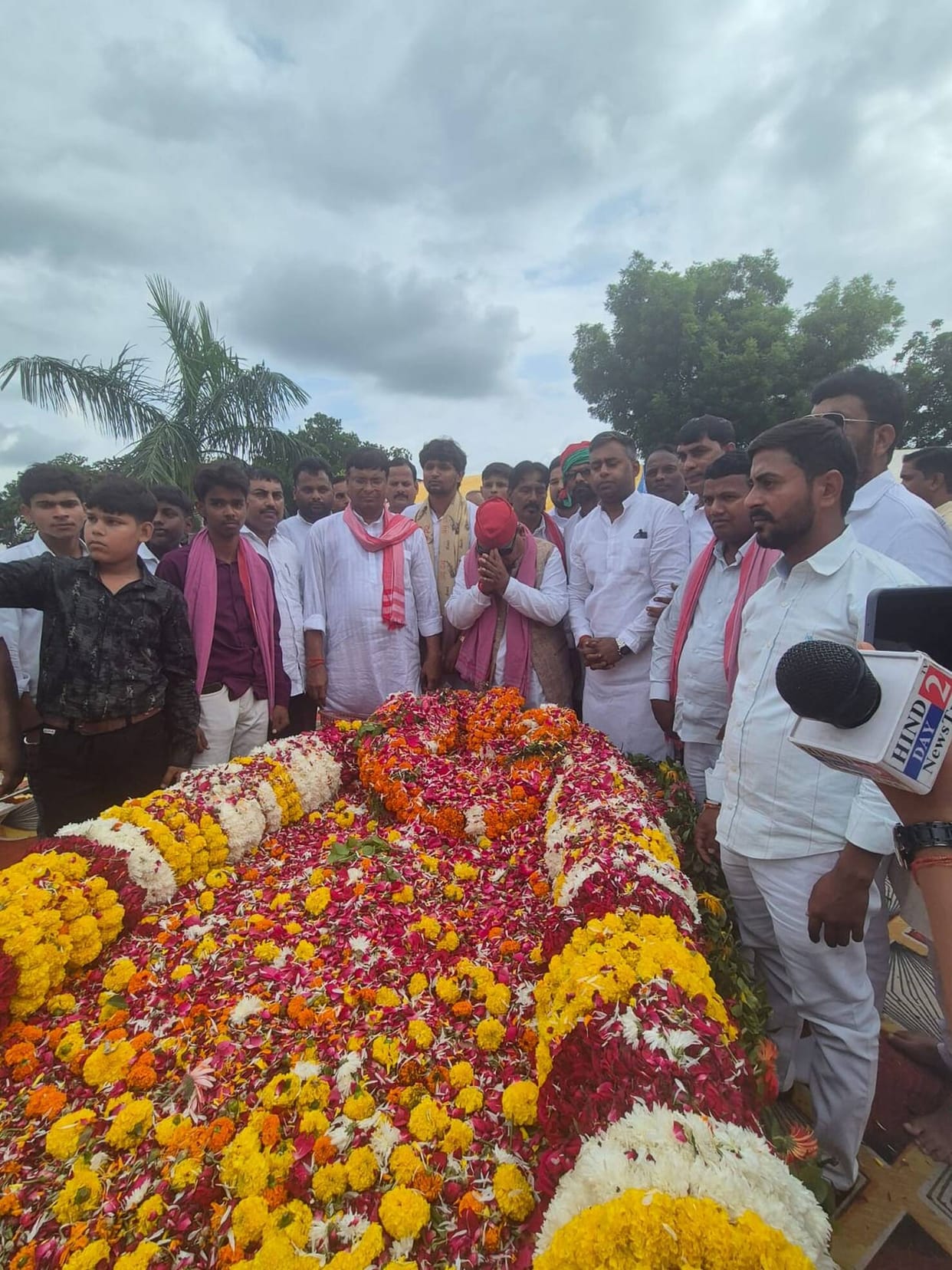 SP members paid a heartfelt tribute to Babu Ji.