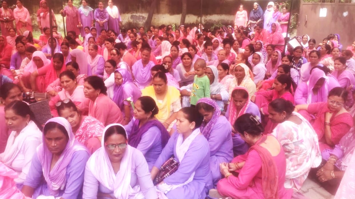 Anganwadi workers' protest continues; demand payment of outstanding dues