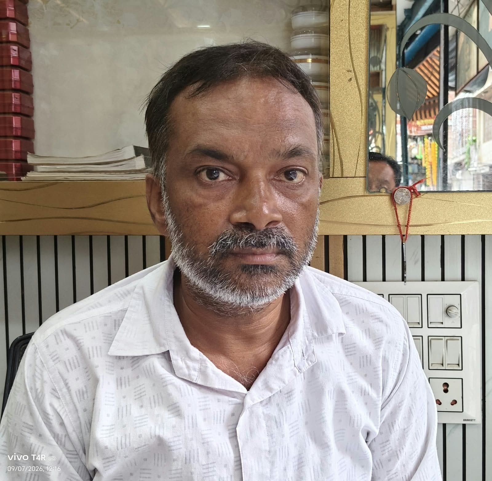 पीड़ित व्यापारी के पिता राजेश क्षत्रिय। संवाद
