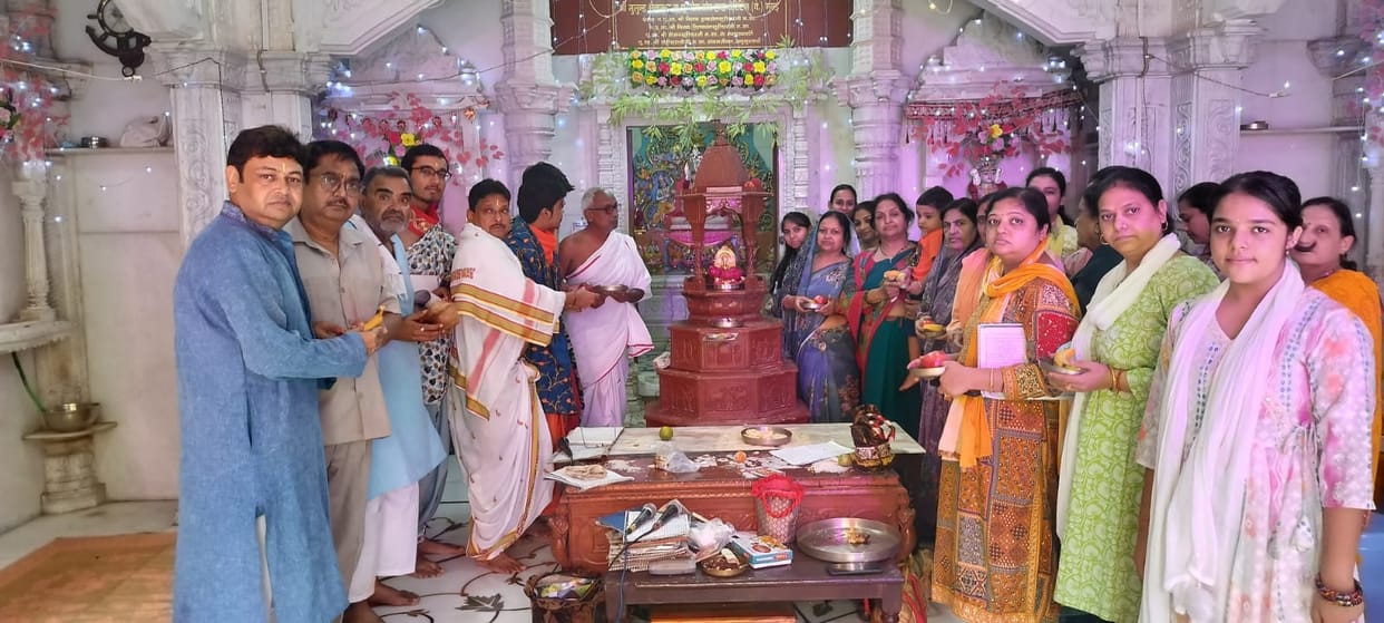 Paryushan Mahaparv begins with devotion; devotees flock to the Ashtaprakari Pujan.