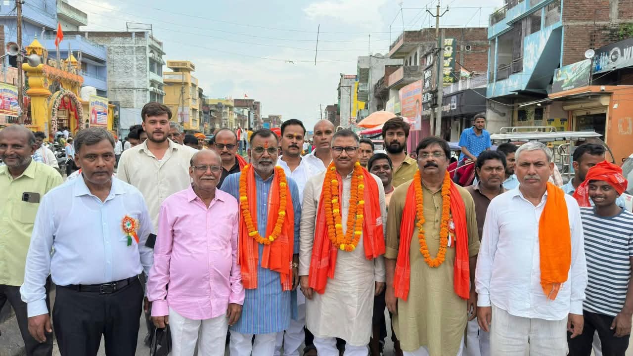 संत गणिनाथ पूजनोत्सव के दौरान जुलूस निकालते श्रद्धालु। आयोजक