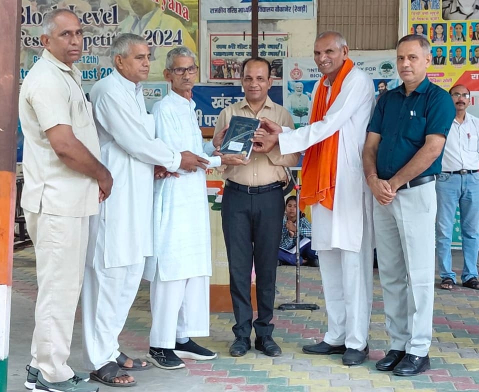 State Awardee teacher Mukesh Kumar honored.