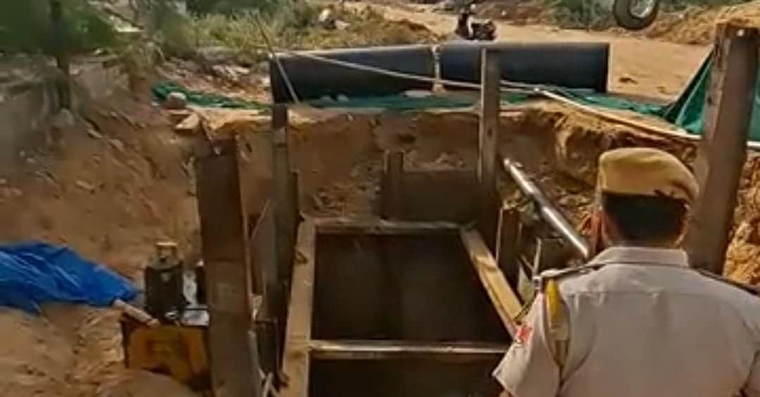 Sikar: 30-Foot-Deep Pit Turns Fatal, Worker Dies as Soil Collapses While Laying Sewerage Pipeline