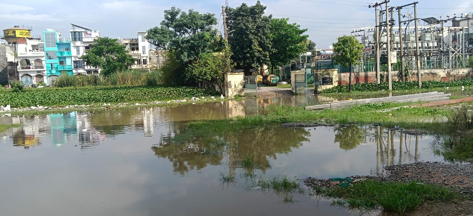 शहर में बारिश के बाद हुआ जलभराव। संवाद