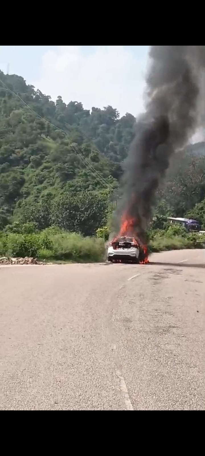 Fire breaks out in vehicle carrying pilgrims to Naina Devi