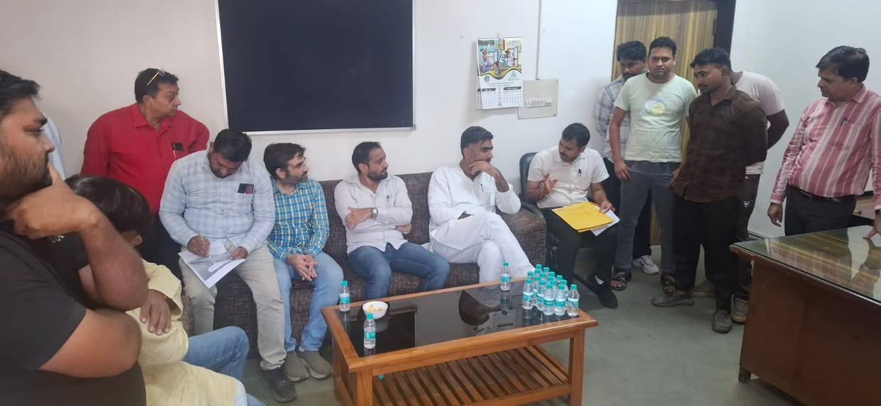 MLA visits factory to check on the condition of workers.