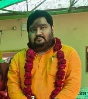 The driver's brother had thrown Dhirendra's mobile phone onto the train