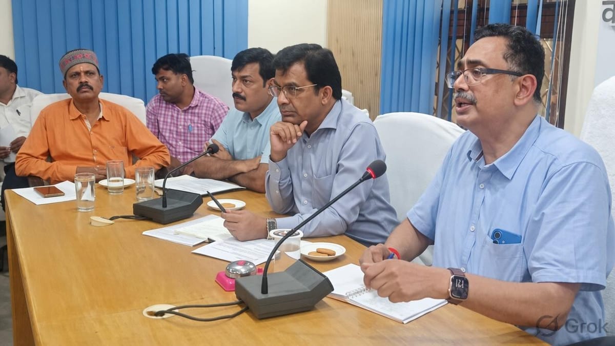 Jaunpur News: कुलपति ने छात्रावास और मेस का किया निरीक्षण