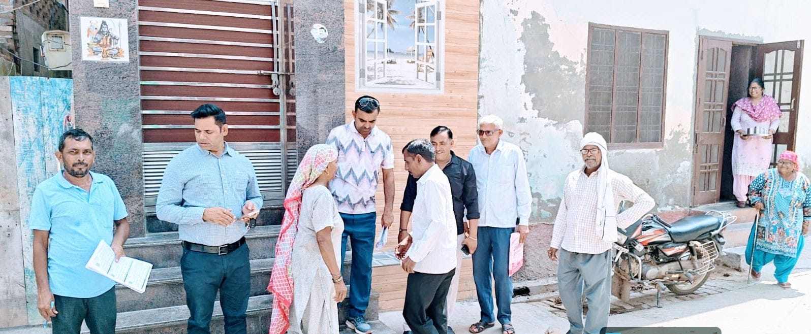 08जेएनडी03: शहर में अवैध कनेक्शनों की जांच के साथ कालोनीवासियों को समझाते हुए जनस्वास्थ्य विभाग