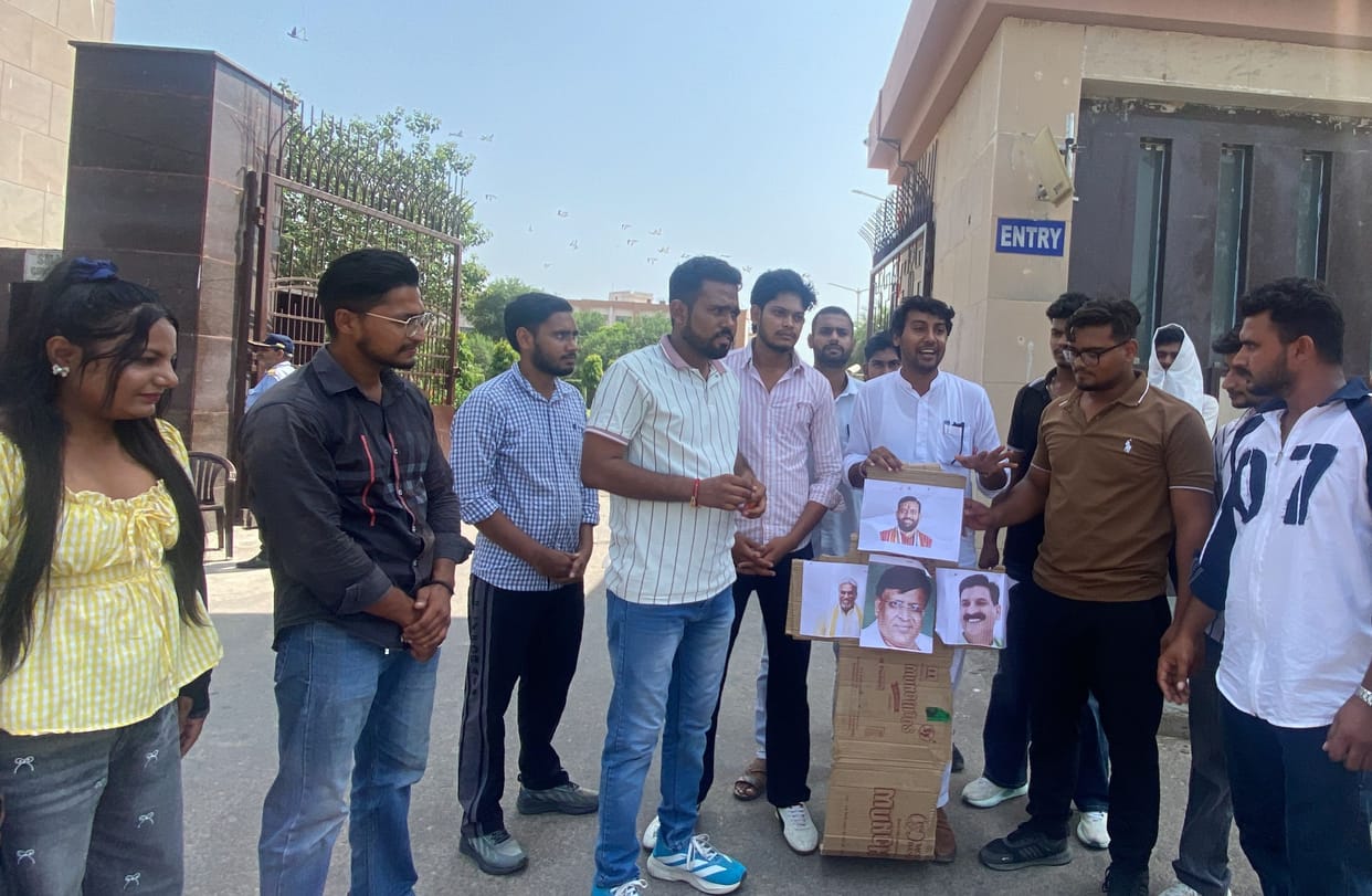 Slogans raised against the government outside CRSU in support of sanitation workers