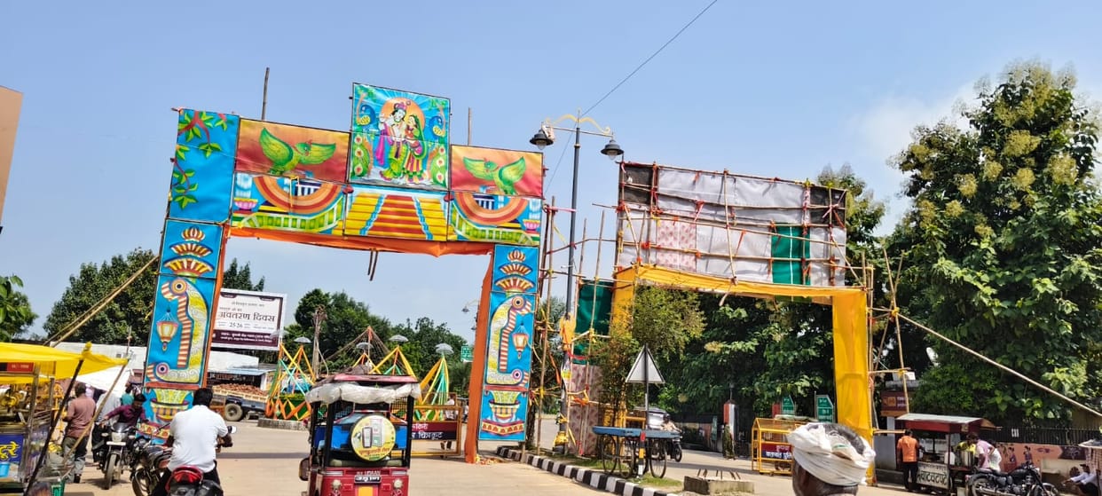 Ramghat shines after the floods; shops are decked out and awaiting customers