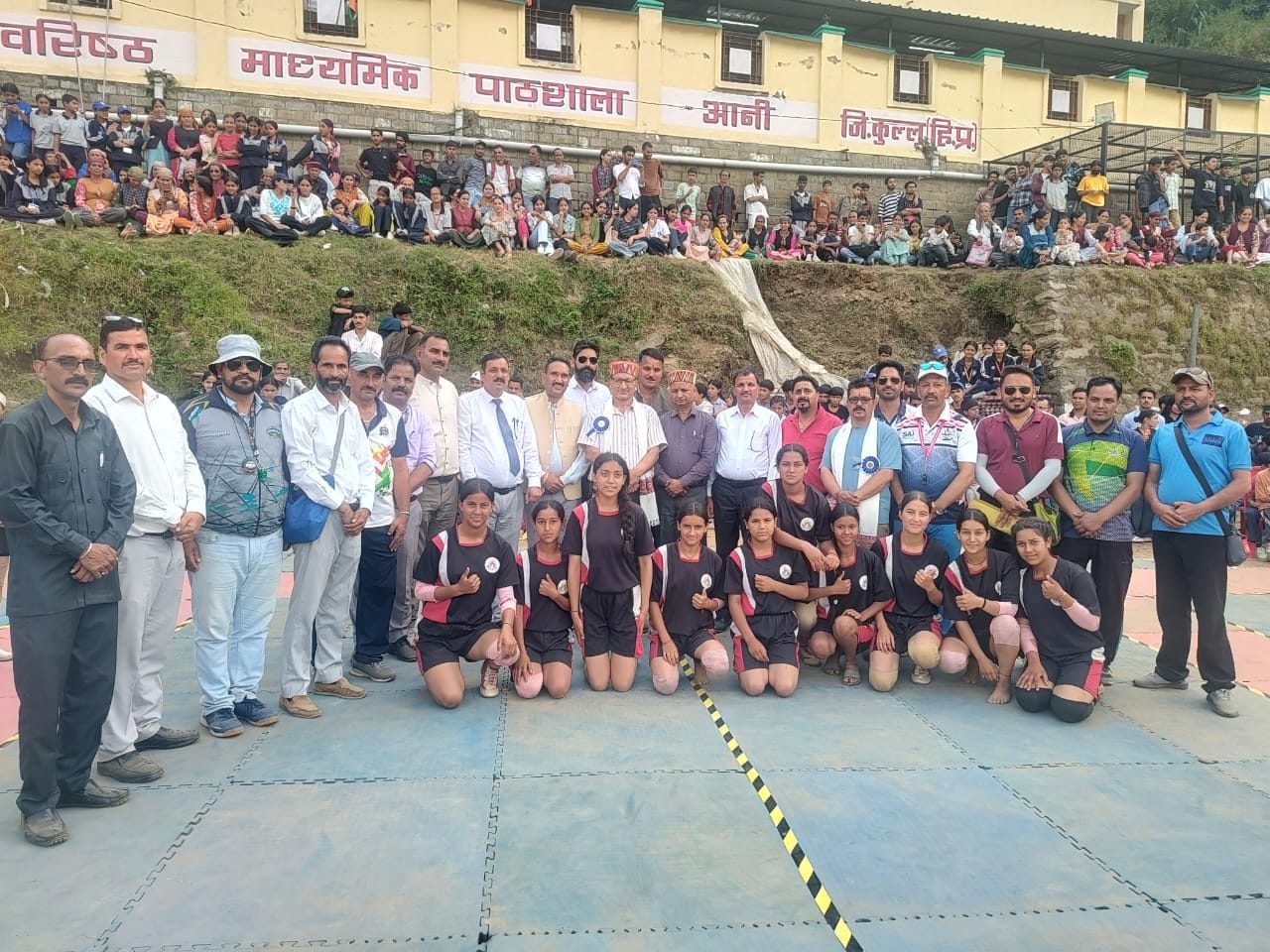आनी स्कूल में आयोजित अंडर-19 छात्रा वर्ग खेलकूद प्रतियोगिता के समापन अवसर पर विजेताओं को सम्मान