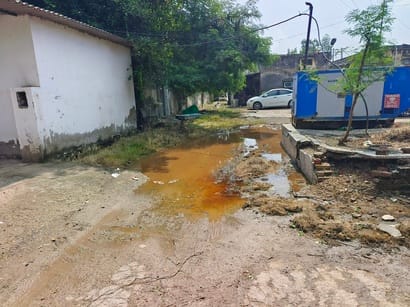 अंबाला सिटी स्थित सीएमओ कार्यालय के पीछे भरा पानी। संवाद