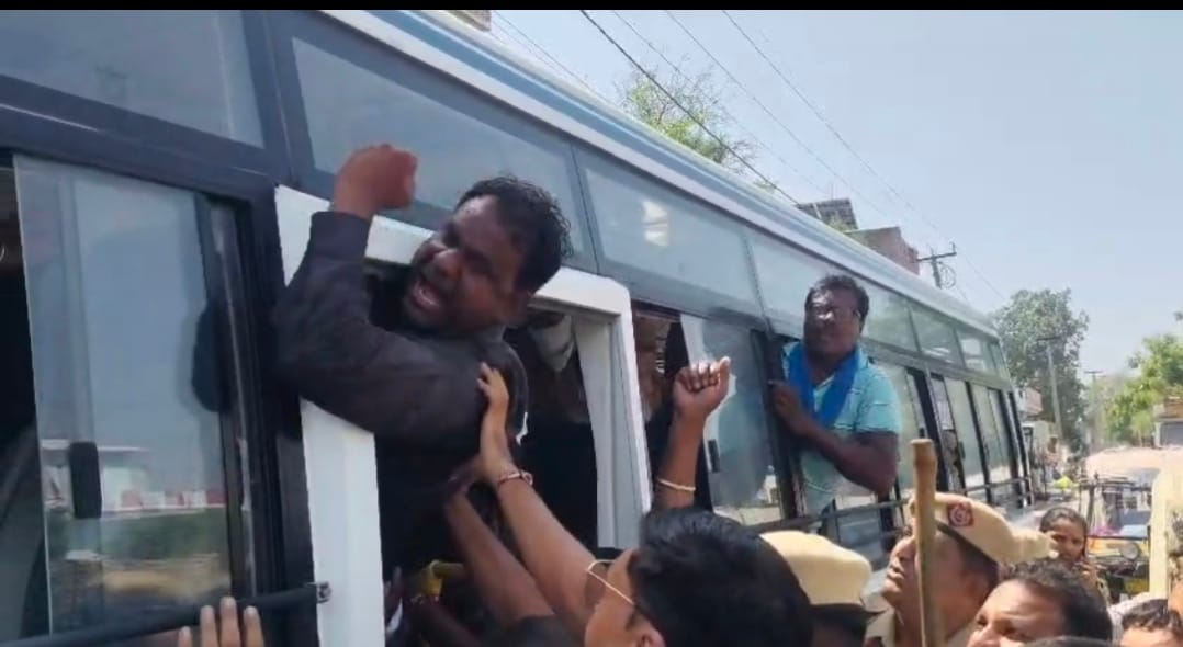 JCB reached Dabwali to pick up garbage, 36 sanitation workers taken into custody after protesting