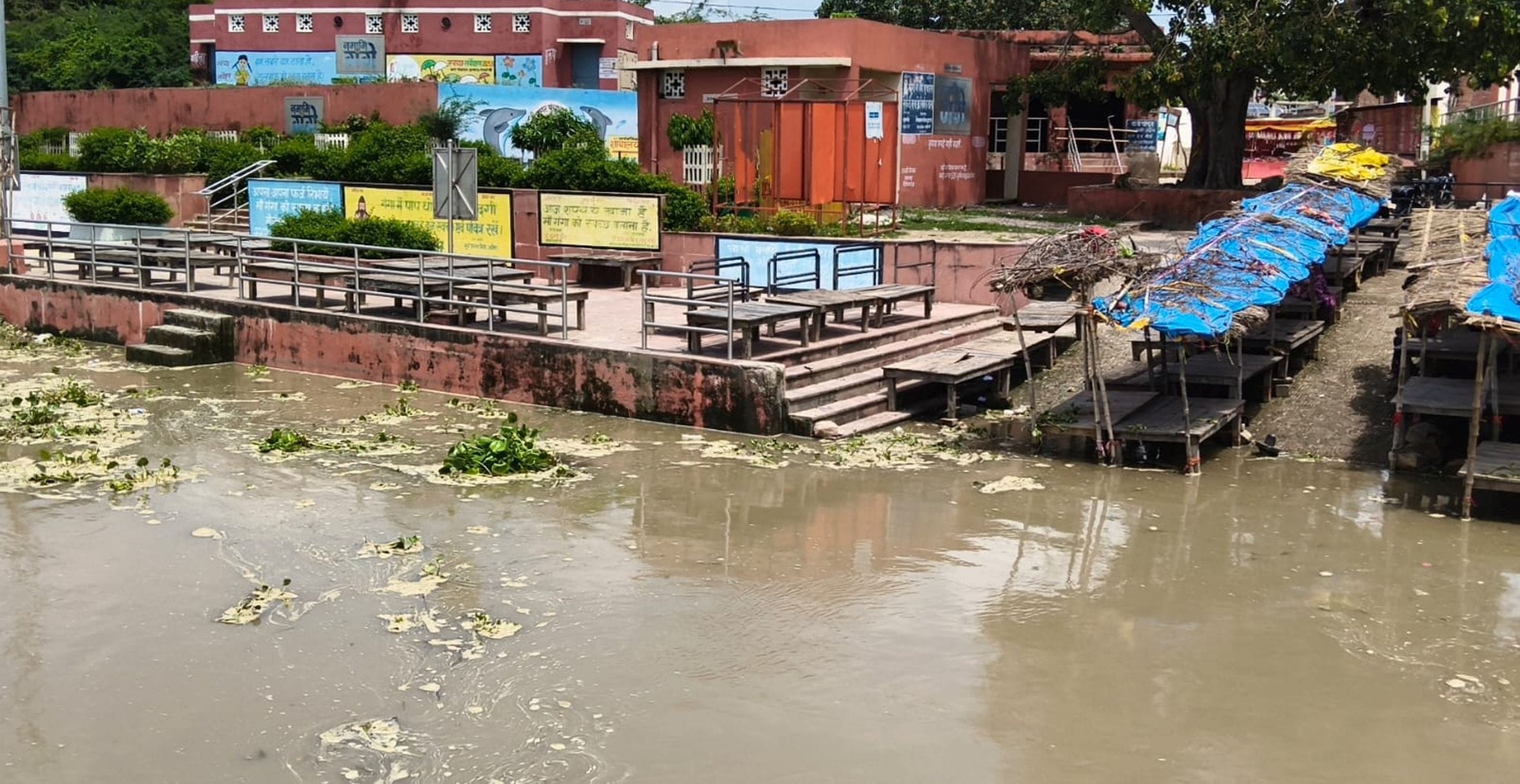 डलमऊ में गंगा का बढ़ता जलस्तर।