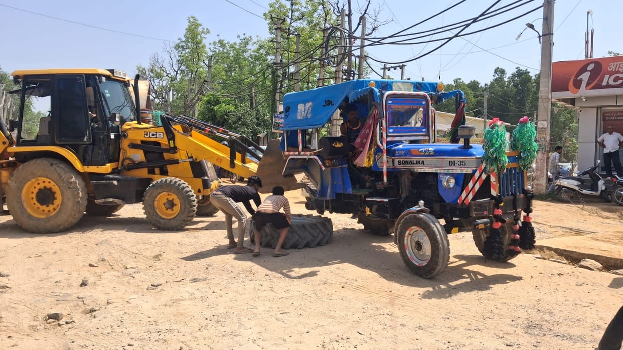 Dilapidated roads in Farrukhnagar pose accident risk; major mishaps averted at two locations.