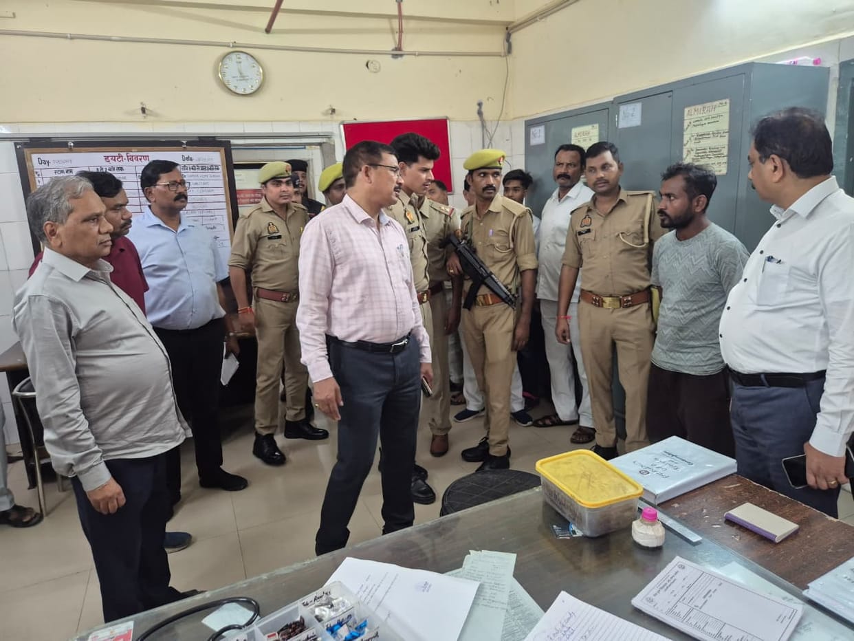 The District Magistrate reviewed the preparations at the district hospital regarding swine flu.