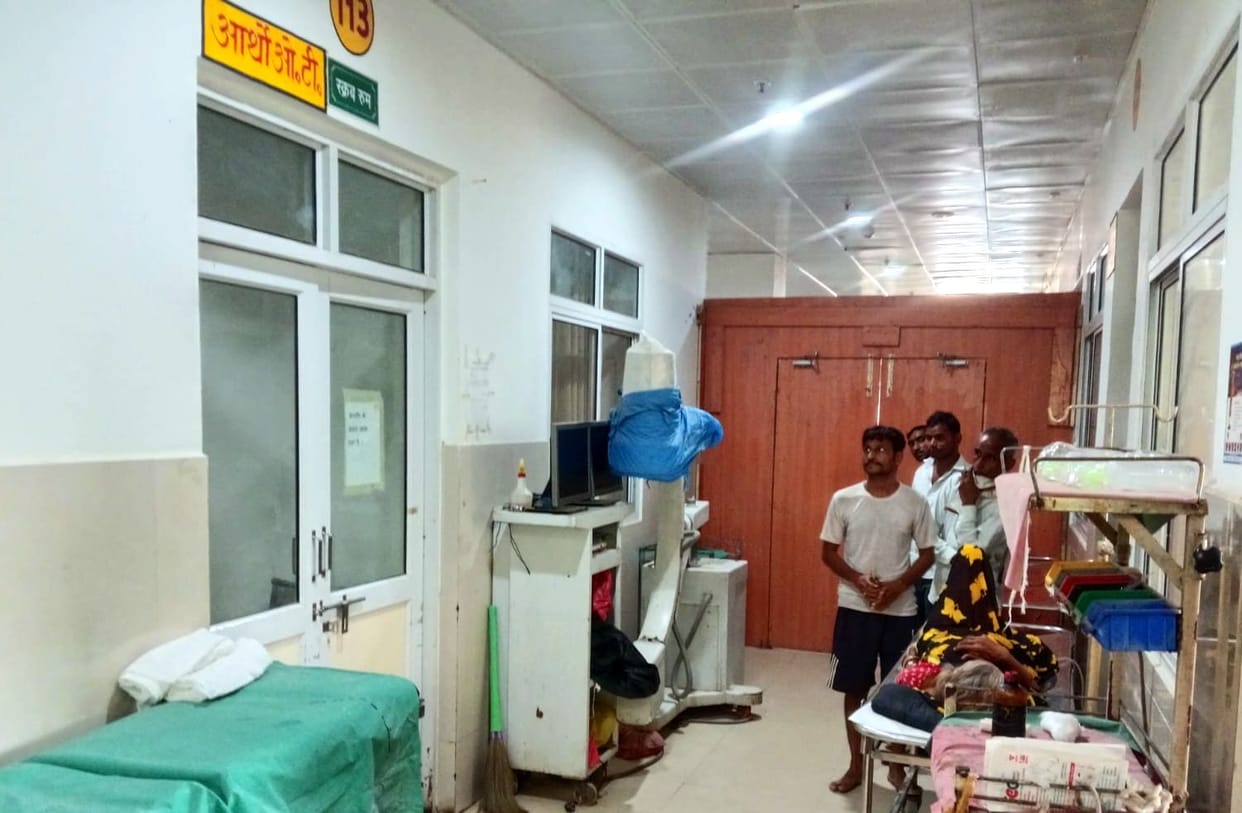 Patient treatment in the Orthopedics Department suffering due to internal disputes; three doctors issued notices.