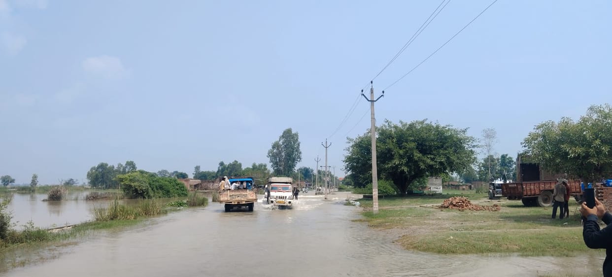 10 houses in Samaichipur Chitar were swallowed by the Ganges; 50 families remain in the village.