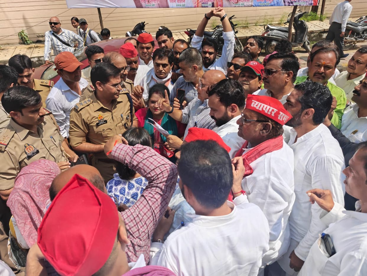 SP protests over the dilapidated state of SN; scuffle with police.