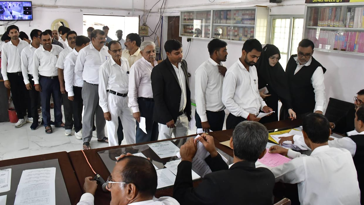 Siddharthnagar News: Voting for the Civil Bar election concludes; results to be declared today