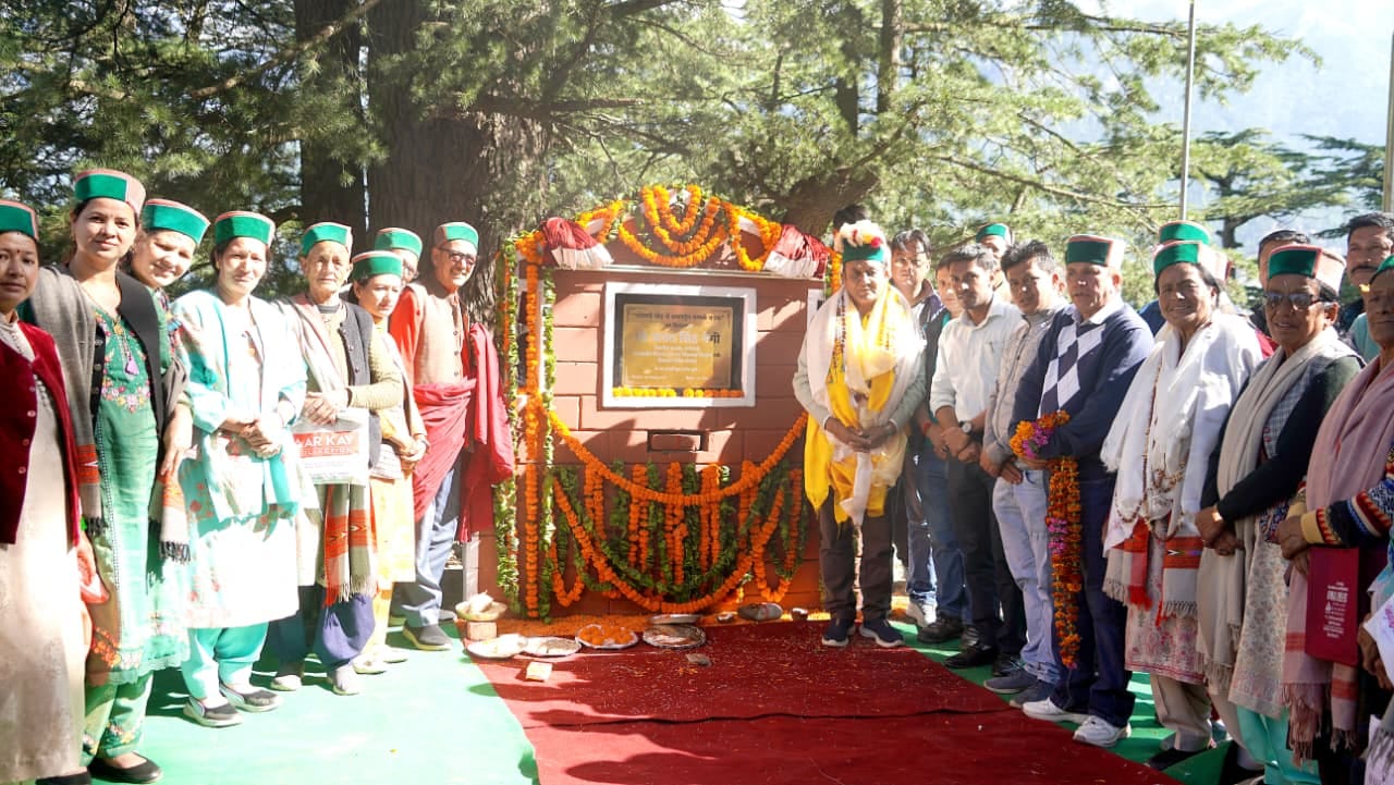 कल्पा में सड़क का शिलान्यास करते मंत्री जगत सिंह नेगी। पीआरओ