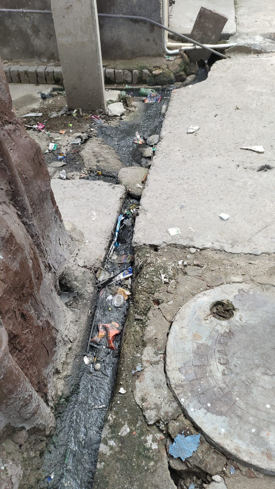 Sewer overflow in Gol Chakkar lane; residents facing trouble