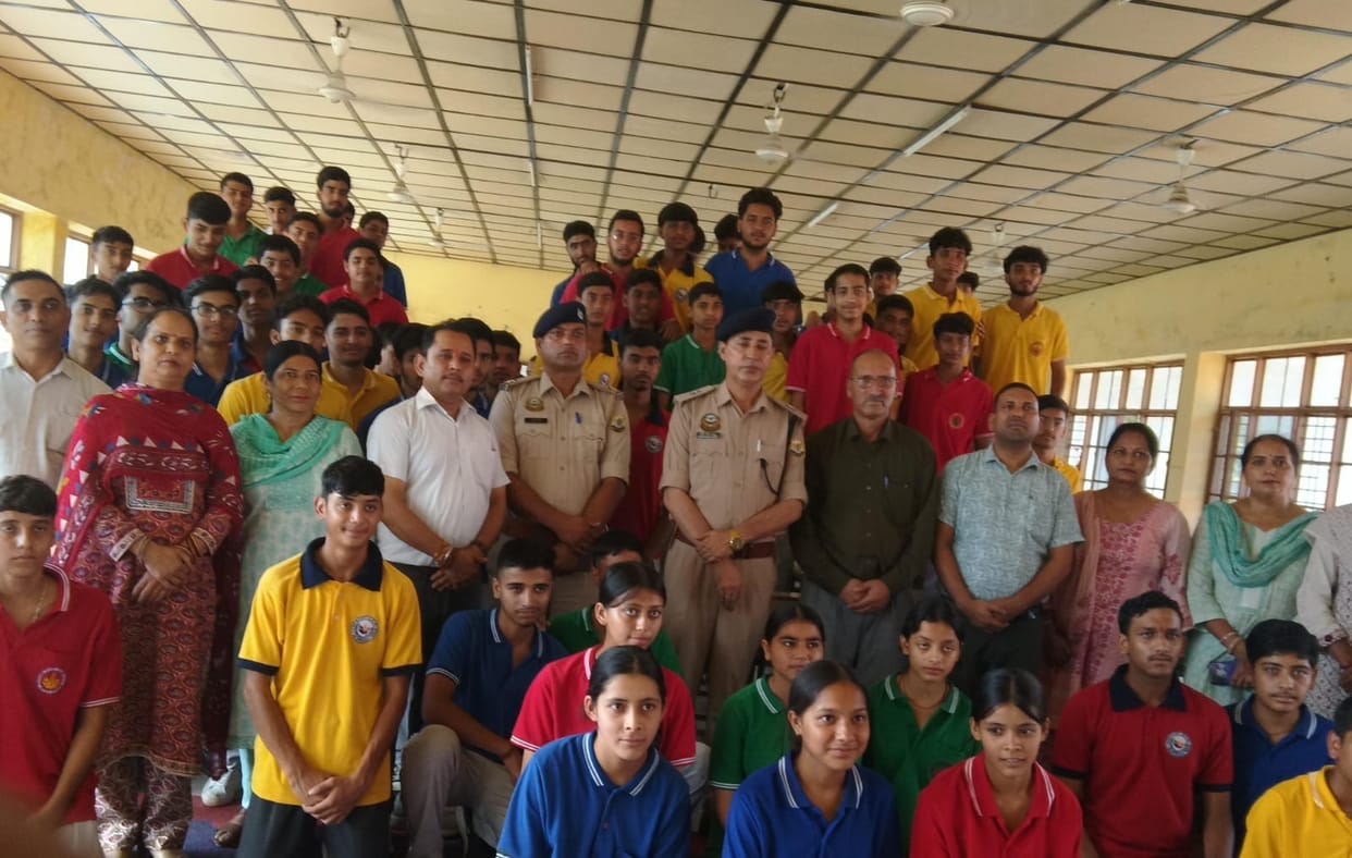 Students pledge to raise awareness against drug abuse.