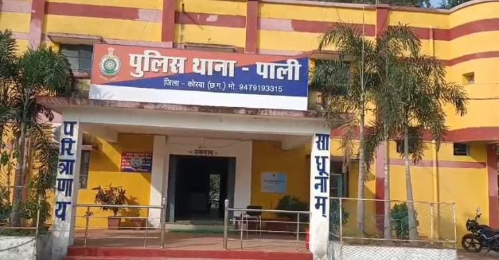 Husband beats wife to death with cement dumbbells over house construction dispute; accused arrested by police
