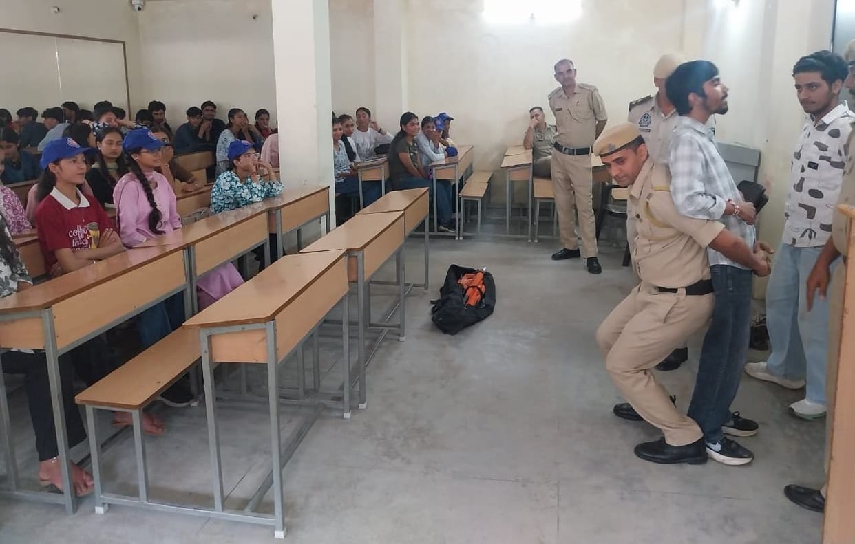 120 students learn disaster management techniques at Darlaghat College