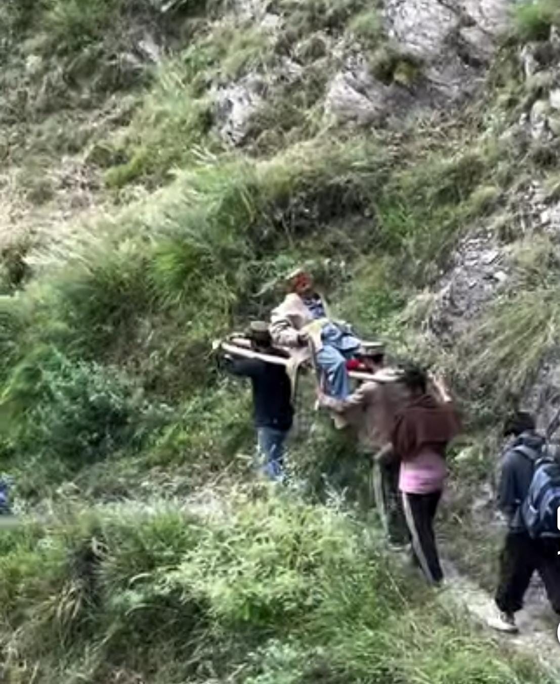 Patient carried on shoulders for eight kilometers to Manahara.