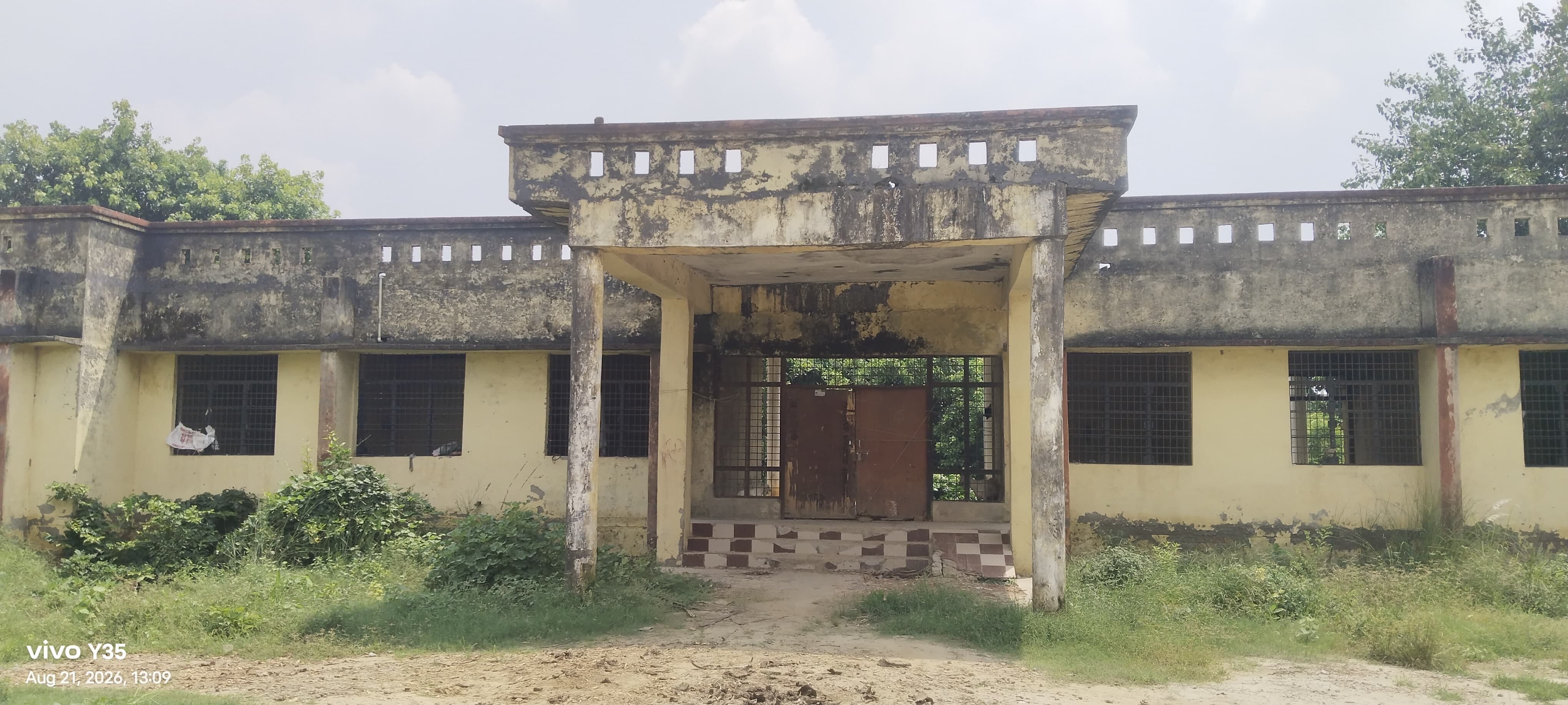 सलेमपुर में बना राजकीय कन्या इंटर कालेज।