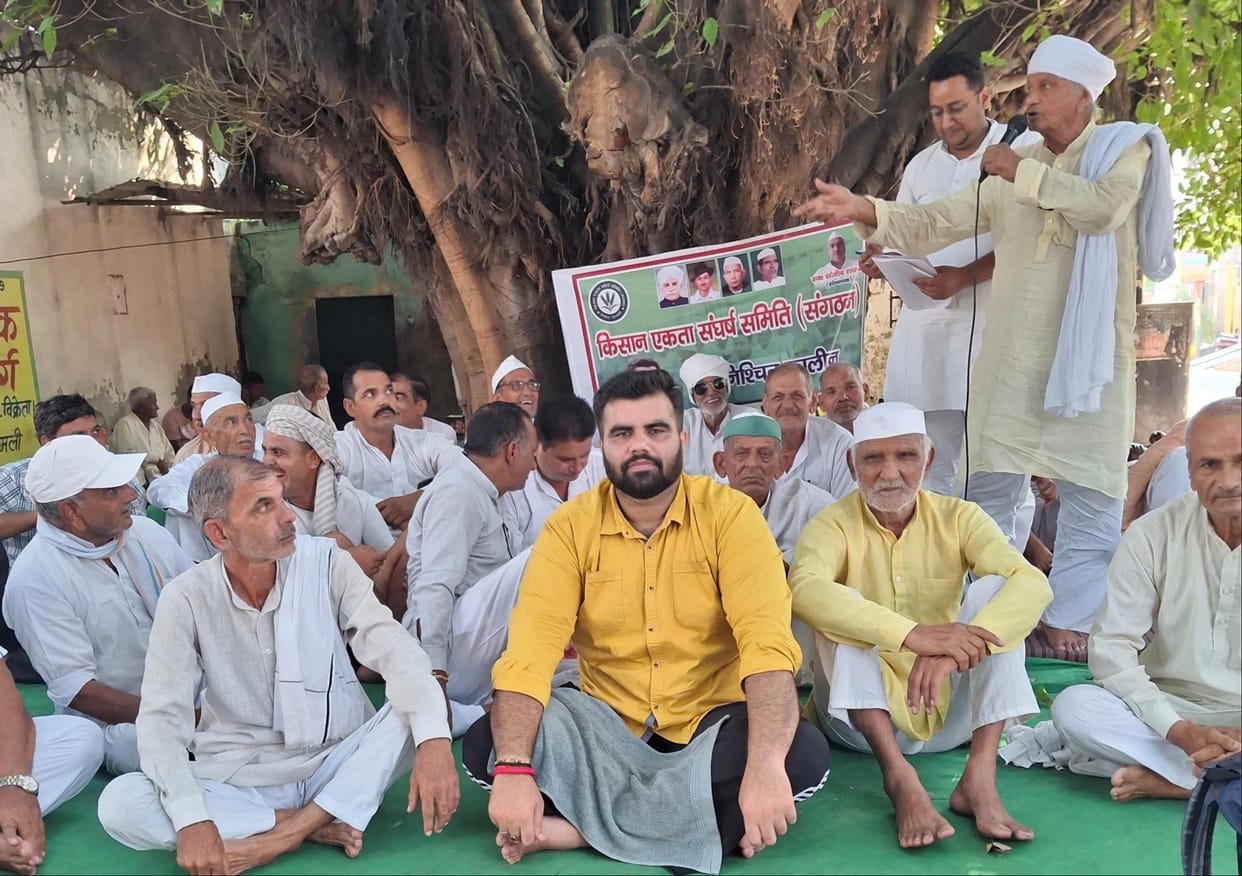 Farmers staged a sit-in protest demanding payment of interest on outstanding sugarcane prices.