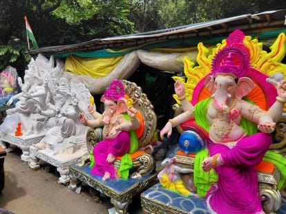 तैयार की जा रही गणेश प्रतिमाएं। संवाद