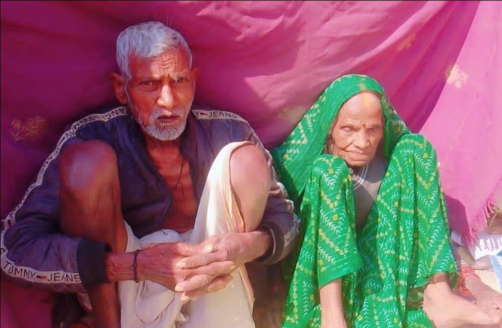 A few hours after the death of his wife, the husband also died, the pyre was lit together.